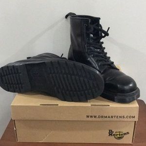 Men’s doc marten boots size 11